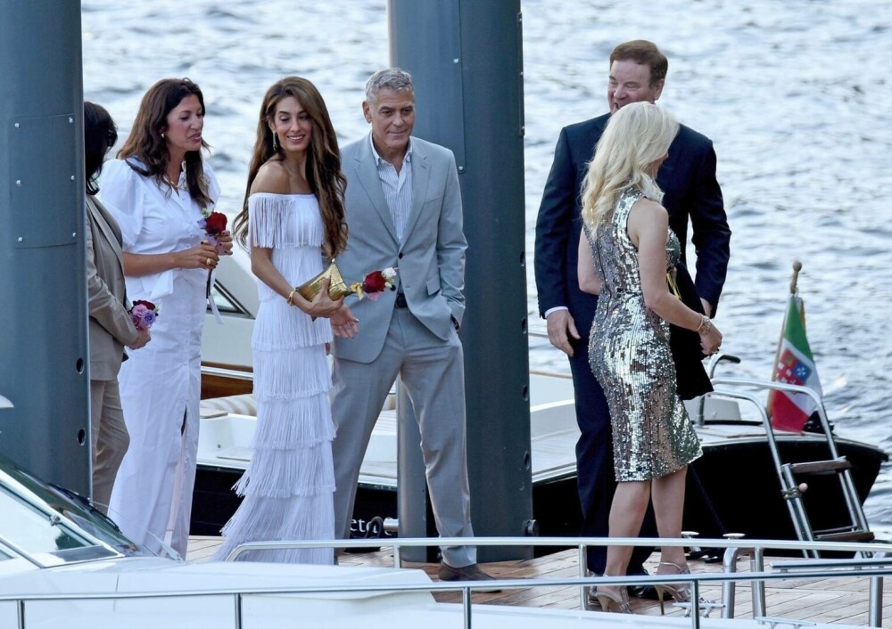 George și Amal Clooney, apariție plină de rafinament pe Lacul Como. Cuplul a atras toate privirile | GALERIE FOTO - Imaginea 12