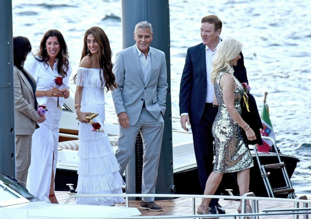 George și Amal Clooney, apariție plină de rafinament pe Lacul Como. Cuplul a atras toate privirile | GALERIE FOTO - Imaginea 13