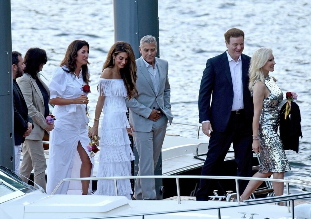 George și Amal Clooney, apariție plină de rafinament pe Lacul Como. Cuplul a atras toate privirile | GALERIE FOTO - Imaginea 14