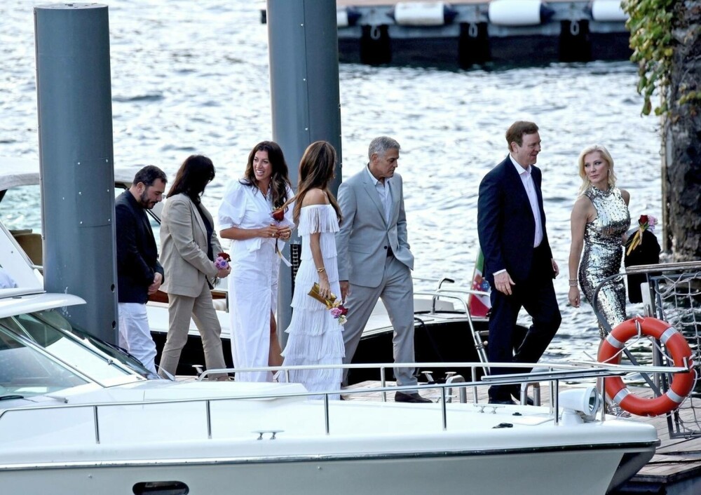 George și Amal Clooney, apariție plină de rafinament pe Lacul Como. Cuplul a atras toate privirile | GALERIE FOTO - Imaginea 15