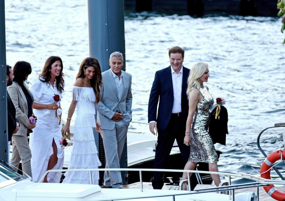George și Amal Clooney, apariție plină de rafinament pe Lacul Como. Cuplul a atras toate privirile | GALERIE FOTO - Imaginea 17