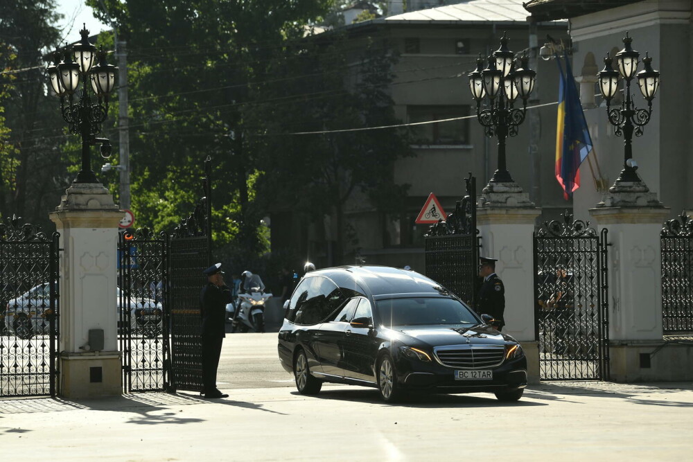 Funeraliile lui Ion Iliescu. Peste 1.000 de oameni i-au adus ultimul omagiu: „Nici pe patul de moarte nu i-a murit zâmbetul” - Imaginea 2