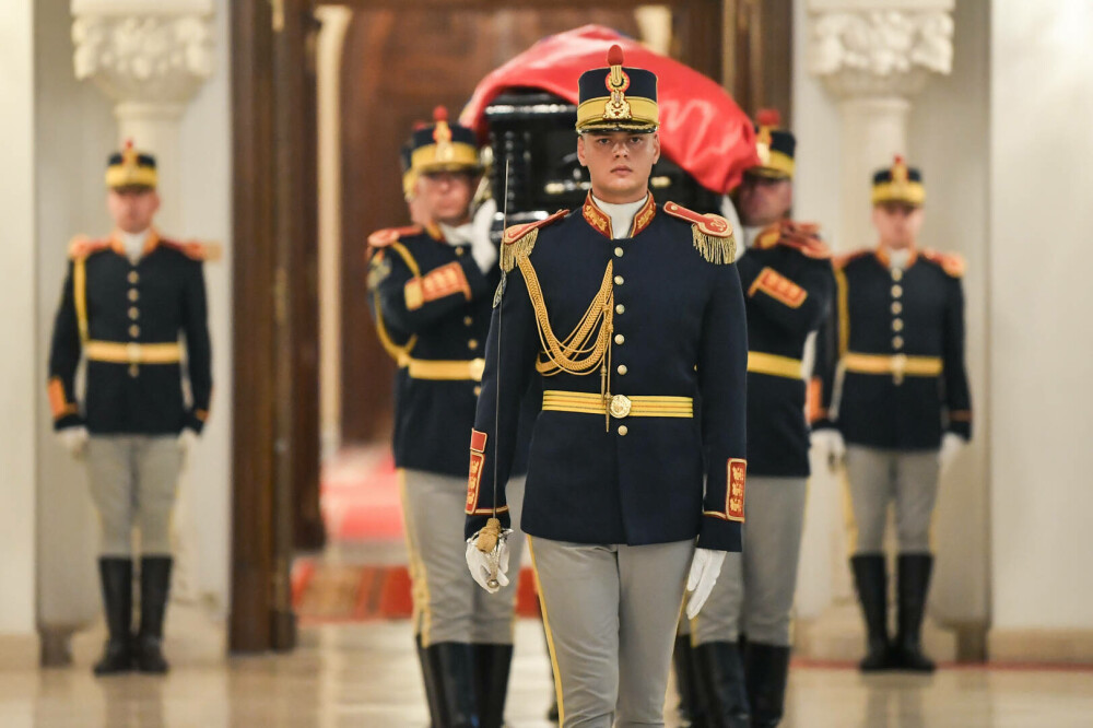 Funeraliile lui Ion Iliescu. Peste 1.000 de oameni i-au adus ultimul omagiu: „Nici pe patul de moarte nu i-a murit zâmbetul” - Imaginea 12