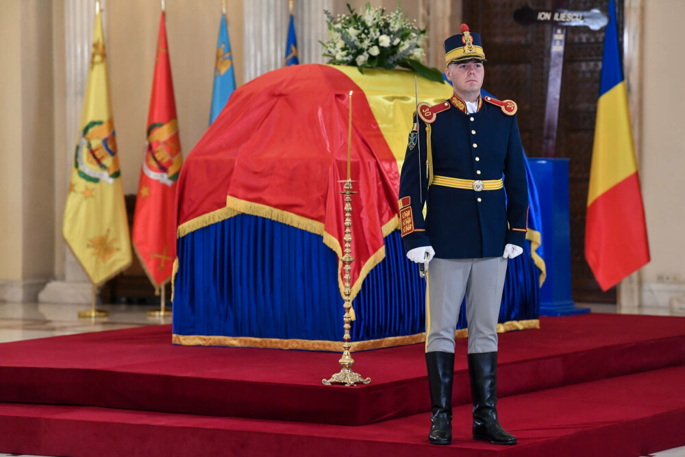Funeraliile lui Ion Iliescu. Peste 1.000 de oameni i-au adus ultimul omagiu: „Nici pe patul de moarte nu i-a murit zâmbetul” - Imaginea 8