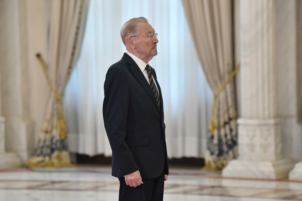 Funeraliile lui Ion Iliescu. Peste 1.000 de oameni i-au adus ultimul omagiu: „Nici pe patul de moarte nu i-a murit zâmbetul” - Imaginea 10