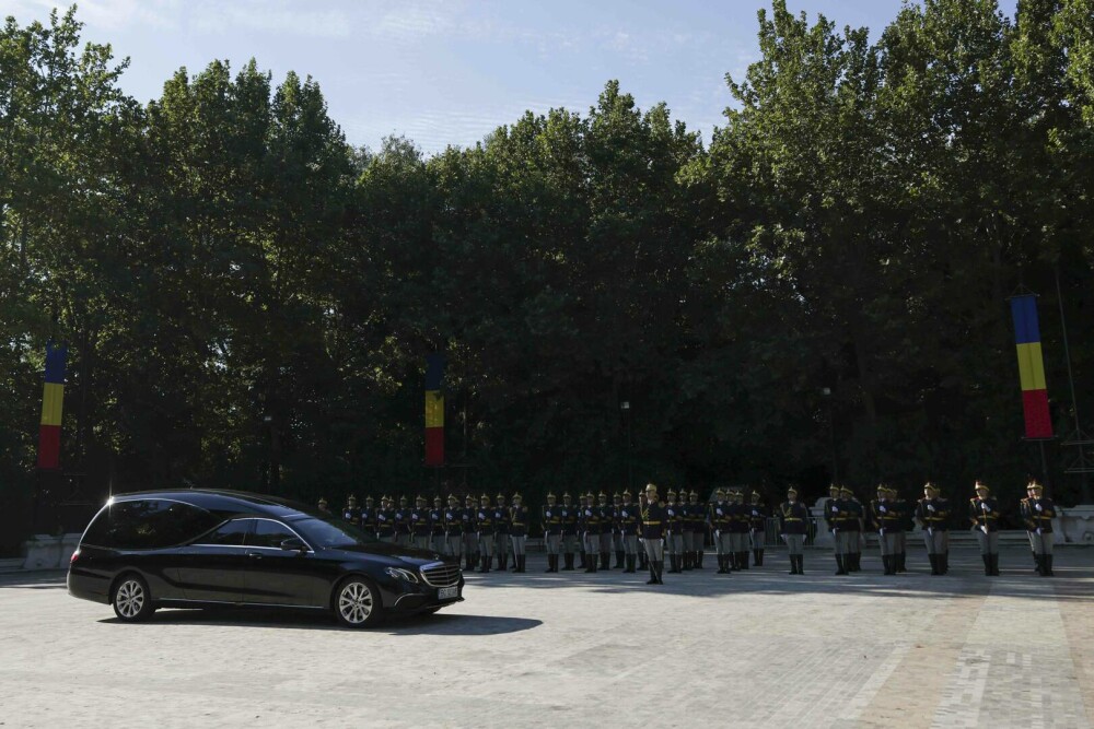 Mesajul soţiei lui Ion Iliescu, la catafalcul fostului preşedinte: 