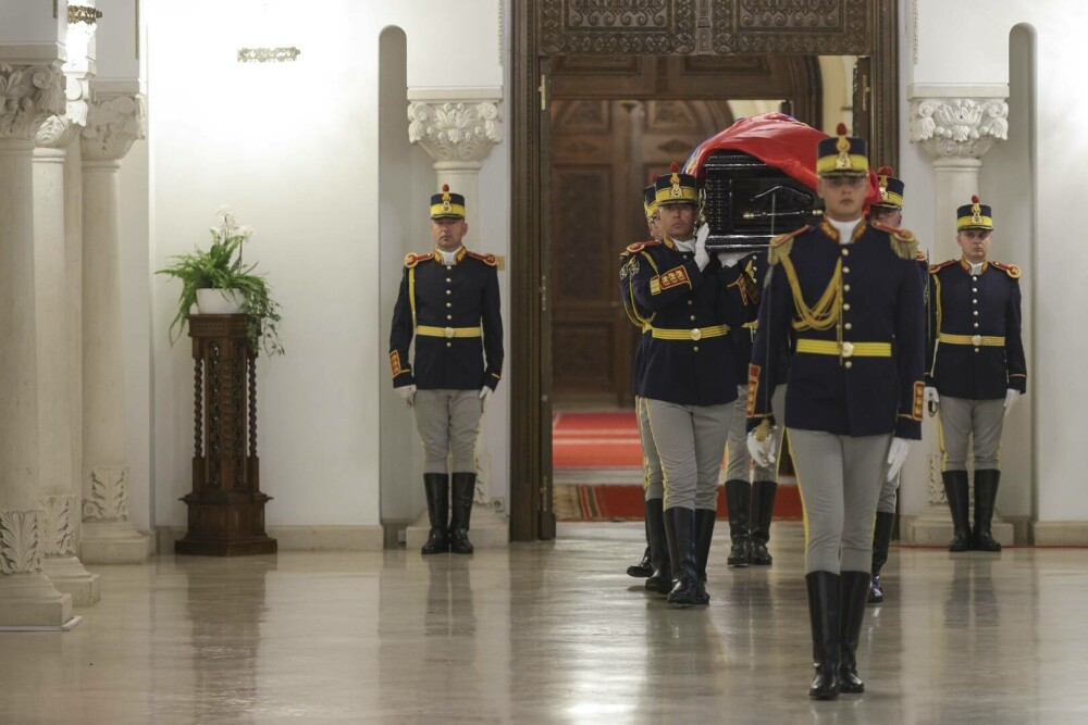 Mesajul soţiei lui Ion Iliescu, la catafalcul fostului preşedinte: 