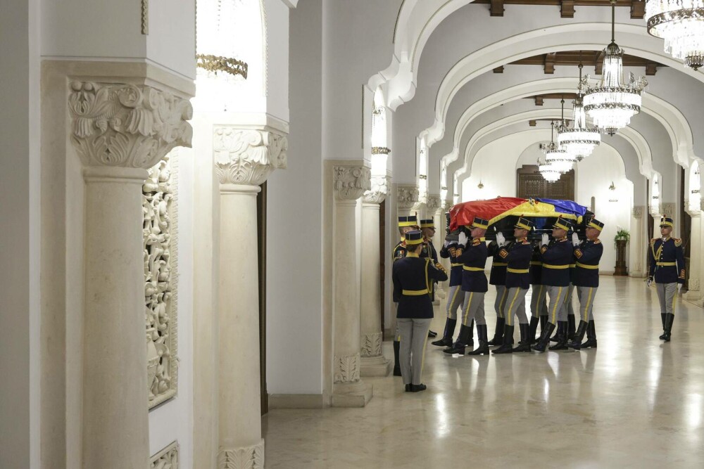 Mesajul soţiei lui Ion Iliescu, la catafalcul fostului preşedinte: 