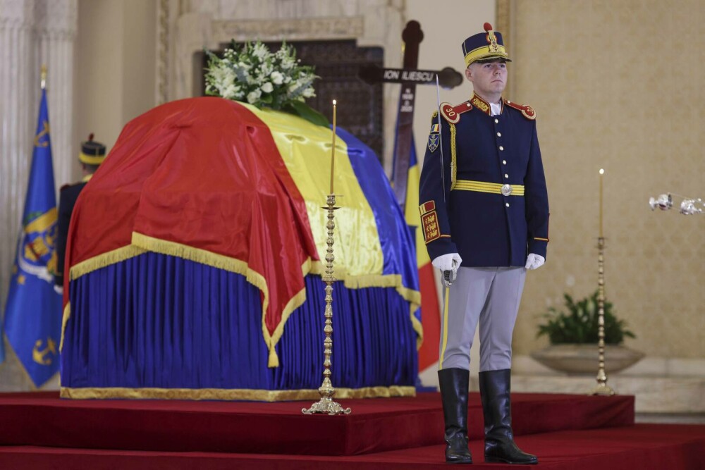 Mesajul soţiei lui Ion Iliescu, la catafalcul fostului preşedinte: 