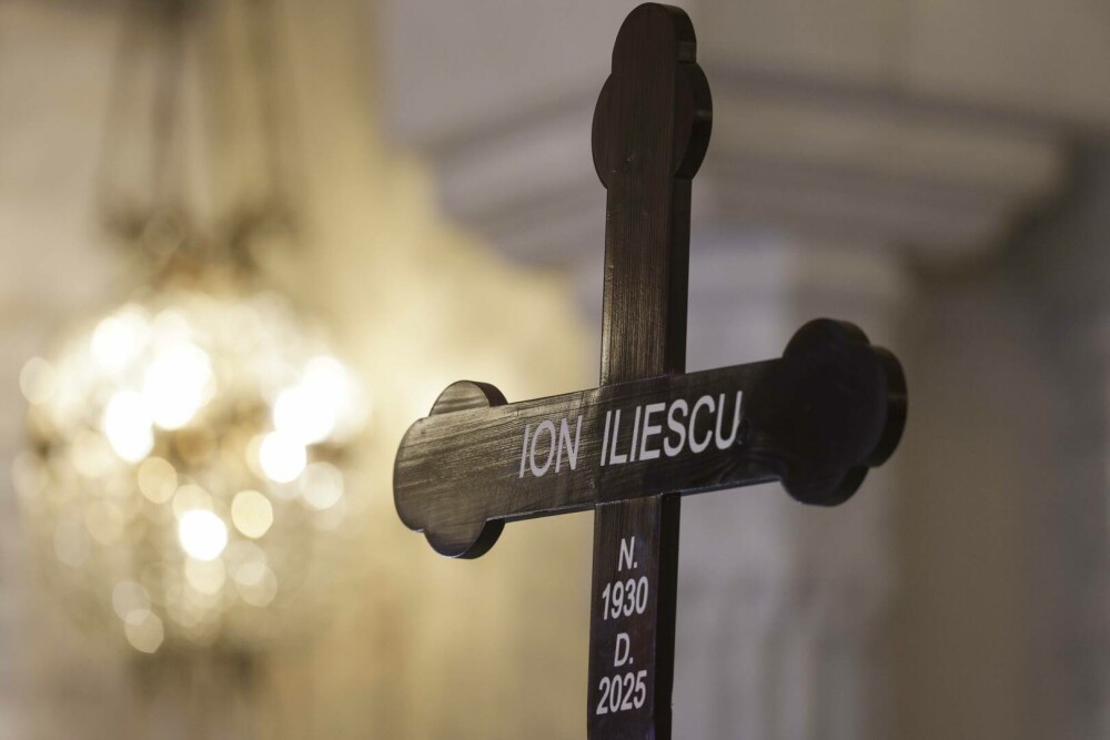 Mesajul soţiei lui Ion Iliescu, la catafalcul fostului preşedinte: 