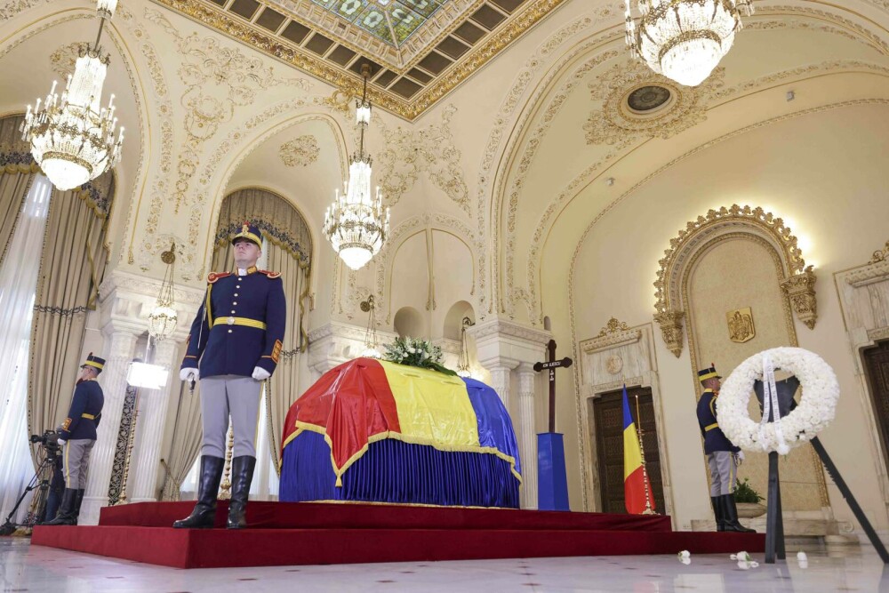 Mesajul soţiei lui Ion Iliescu, la catafalcul fostului preşedinte: 