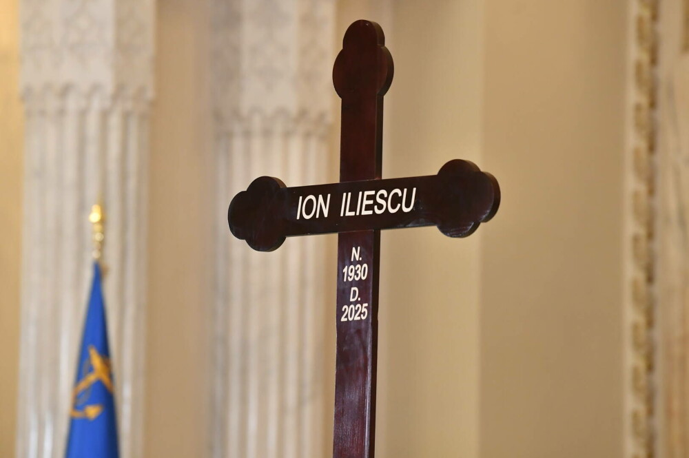 Mesajul soţiei lui Ion Iliescu, la catafalcul fostului preşedinte: 