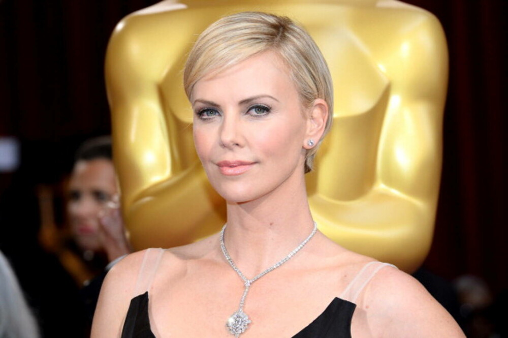 Charlize Theron împlinește 50 de ani. A visat să fie balerină, dar a cucerit Hollywoodul. Imagini de colecție | GALERIE FOTO - Imaginea 33