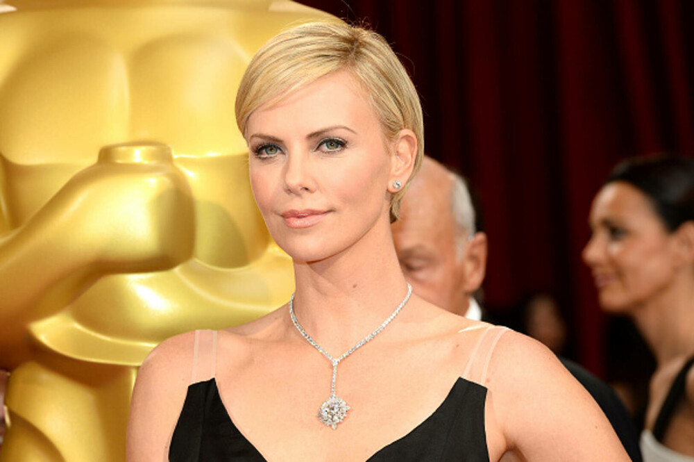 Charlize Theron împlinește 50 de ani. A visat să fie balerină, dar a cucerit Hollywoodul. Imagini de colecție | GALERIE FOTO - Imaginea 34