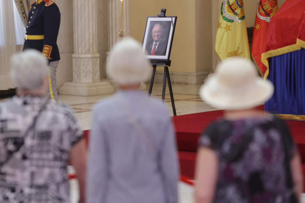 Mesajul soţiei lui Ion Iliescu, la catafalcul fostului preşedinte: 
