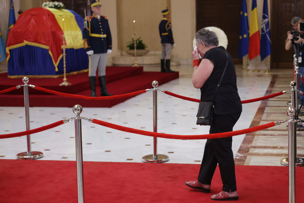 Mesajul soţiei lui Ion Iliescu, la catafalcul fostului preşedinte: 