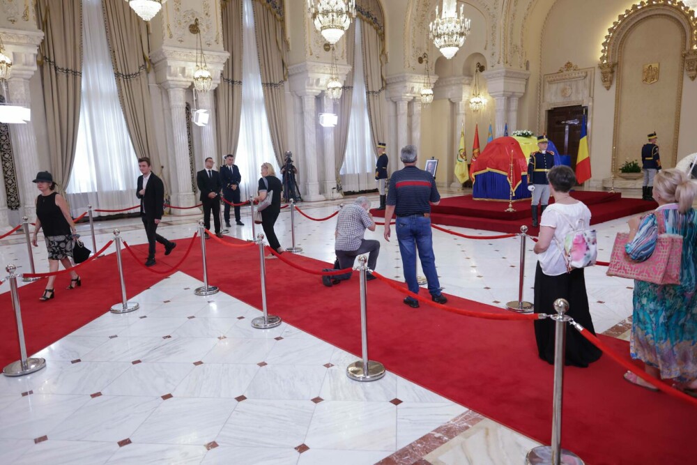 Mesajul soţiei lui Ion Iliescu, la catafalcul fostului preşedinte: 