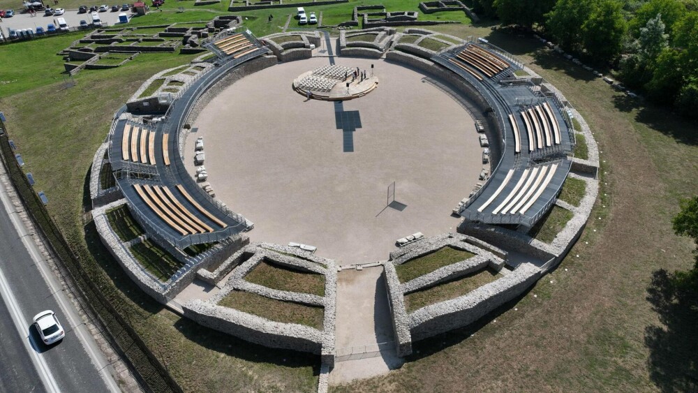 Amfiteatrul roman de la Ulpia Traiana Sarmizegetusa a fost redeschis. Cum arată după ce a fost restaurat. FOTO - Imaginea 3