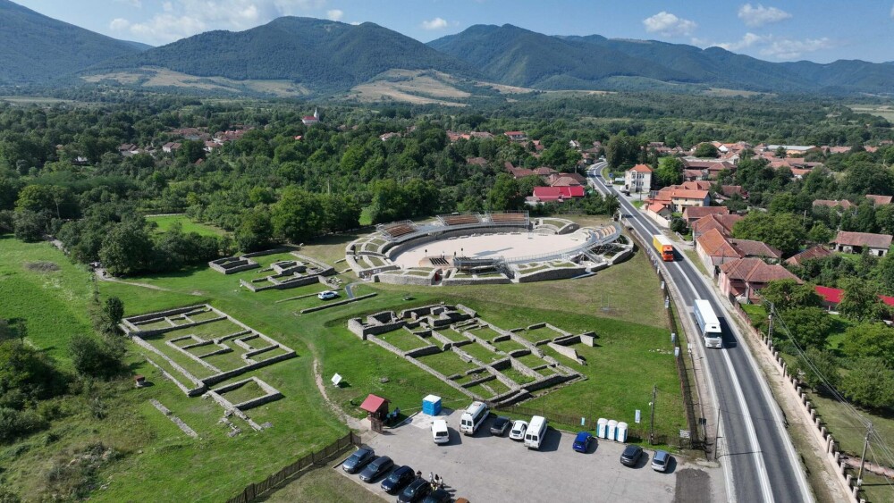 Amfiteatrul roman de la Ulpia Traiana Sarmizegetusa a fost redeschis. Cum arată după ce a fost restaurat. FOTO - Imaginea 4