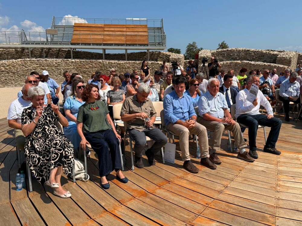 Amfiteatrul roman de la Ulpia Traiana Sarmizegetusa a fost redeschis. Cum arată după ce a fost restaurat. FOTO - Imaginea 7