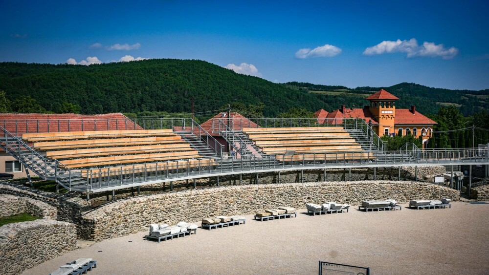 Amfiteatrul roman de la Ulpia Traiana Sarmizegetusa a fost redeschis. Cum arată după ce a fost restaurat. FOTO - Imaginea 9