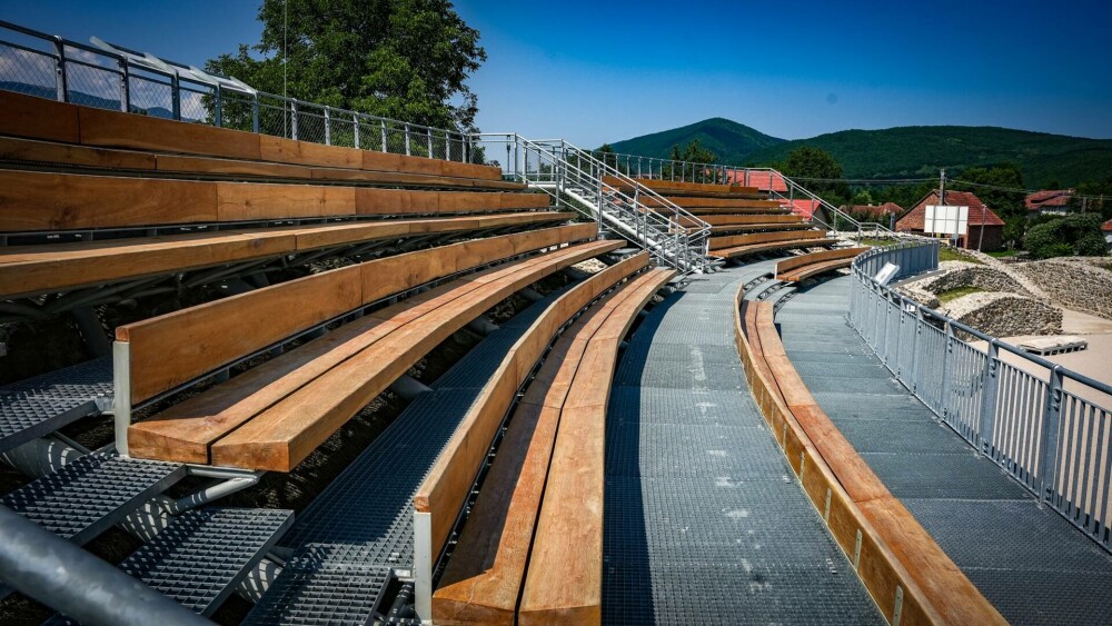 Amfiteatrul roman de la Ulpia Traiana Sarmizegetusa a fost redeschis. Cum arată după ce a fost restaurat. FOTO - Imaginea 10