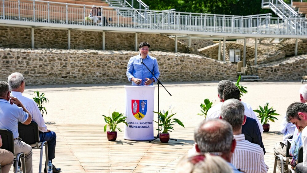 Amfiteatrul roman de la Ulpia Traiana Sarmizegetusa a fost redeschis. Cum arată după ce a fost restaurat. FOTO - Imaginea 12