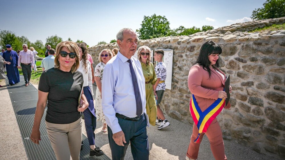 Amfiteatrul roman de la Ulpia Traiana Sarmizegetusa a fost redeschis. Cum arată după ce a fost restaurat. FOTO - Imaginea 13