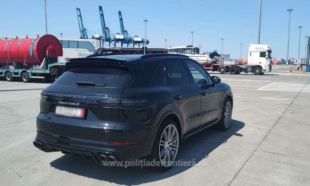 Un Porsche de 90.000 de euro a fost confiscat de polițiști în Portul Constanţa. Ce au descoperit în urma verificărilor | FOTO - Imaginea 4