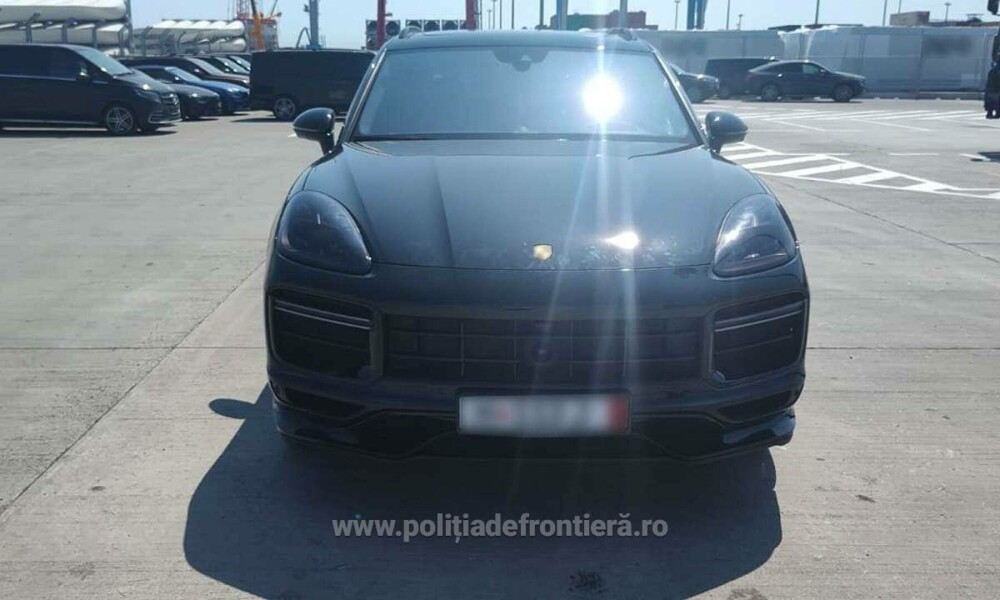 Un Porsche de 90.000 de euro a fost confiscat de polițiști în Portul Constanţa. Ce au descoperit în urma verificărilor | FOTO - Imaginea 2