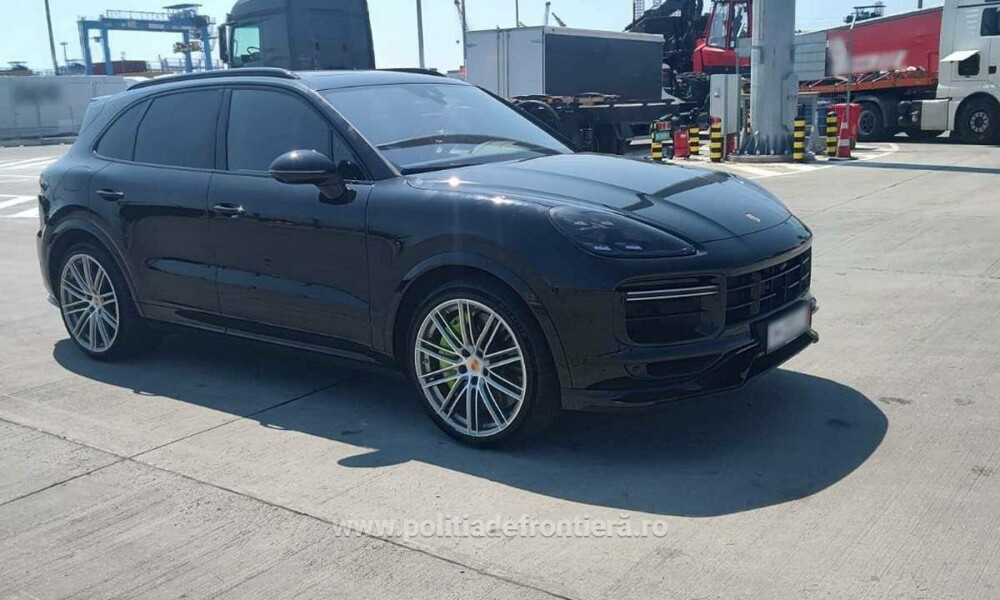 Un Porsche de 90.000 de euro a fost confiscat de polițiști în Portul Constanţa. Ce au descoperit în urma verificărilor | FOTO - Imaginea 5
