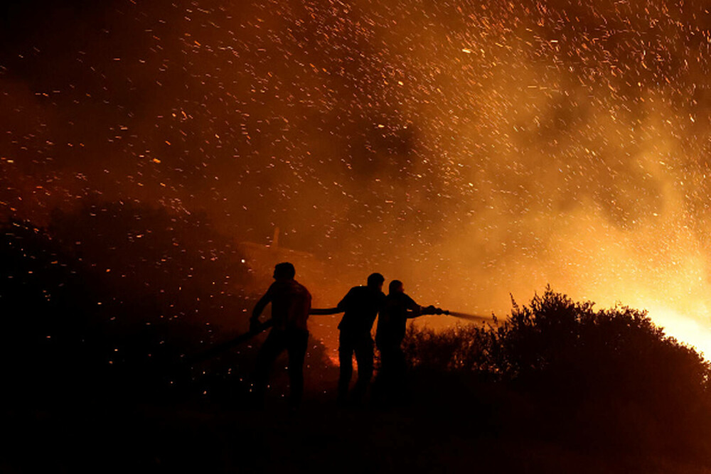 Sudul Europei, în alertă din cauza incendiilor. Flăcările au înghițit case în doar câteva minute, în Grecia și Turcia - Imaginea 5