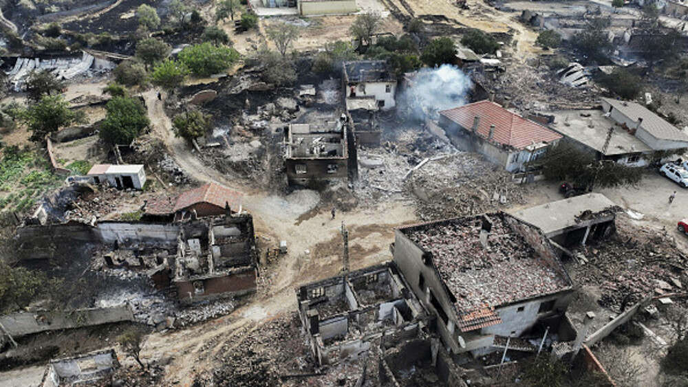 Sudul Europei, în alertă din cauza incendiilor. Flăcările au înghițit case în doar câteva minute, în Grecia și Turcia - Imaginea 9