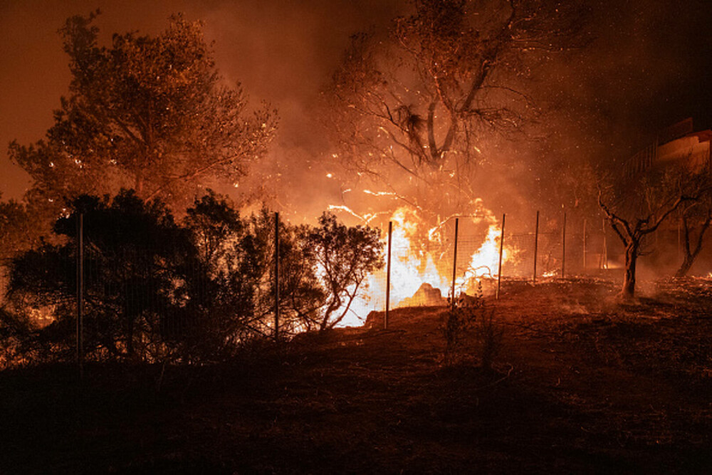 Sudul Europei, în alertă din cauza incendiilor. Flăcările au înghițit case în doar câteva minute, în Grecia și Turcia - Imaginea 1