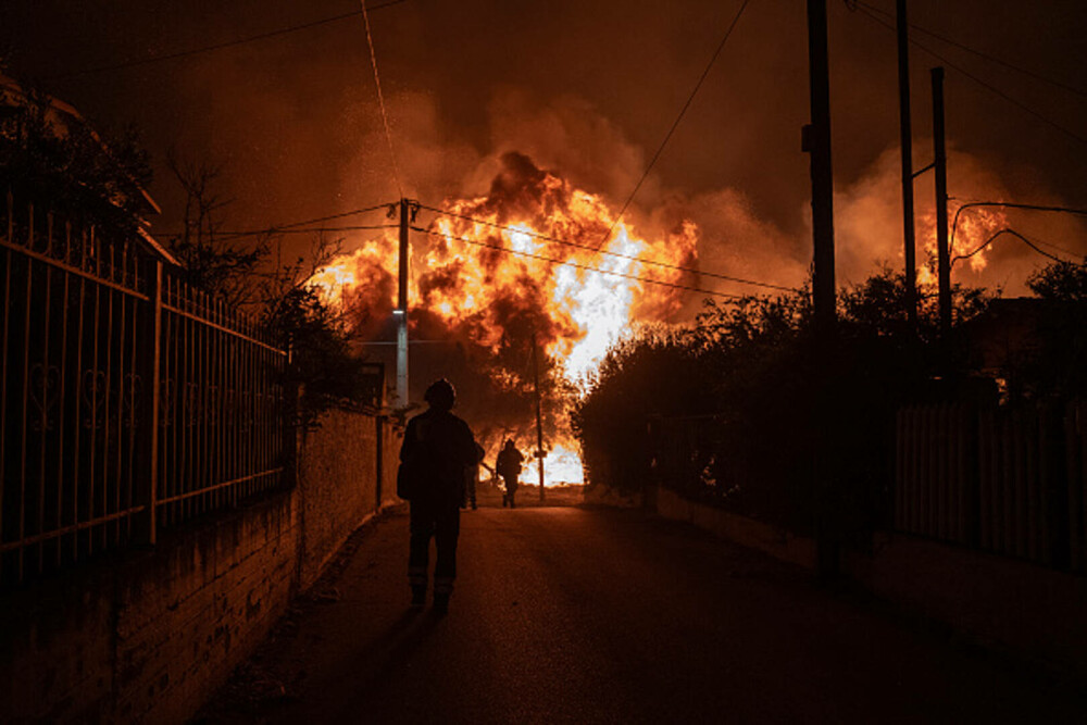 Sudul Europei, în alertă din cauza incendiilor. Flăcările au înghițit case în doar câteva minute, în Grecia și Turcia - Imaginea 12