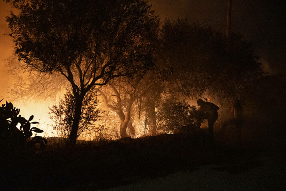 Sudul Europei, în alertă din cauza incendiilor. Flăcările au înghițit case în doar câteva minute, în Grecia și Turcia - Imaginea 14