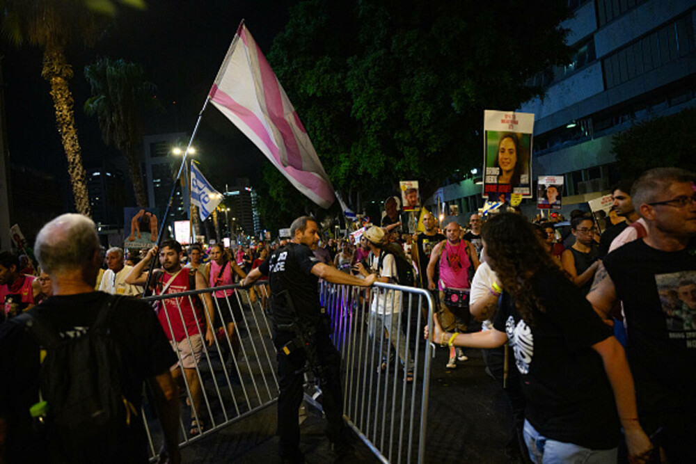 Mii de israelieni au protestat față de ofensiva din Gaza, după decizia guvernului Netanyahu de a ocupa orașul - Imaginea 4