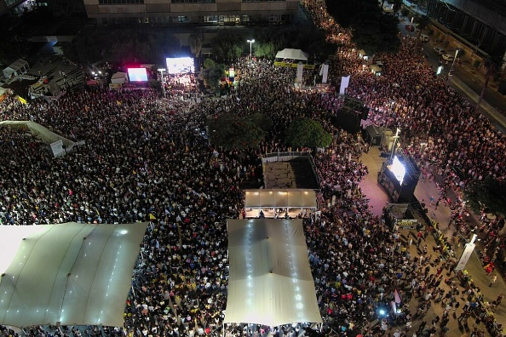 Mii de israelieni au protestat față de ofensiva din Gaza, după decizia guvernului Netanyahu de a ocupa orașul - Imaginea 8