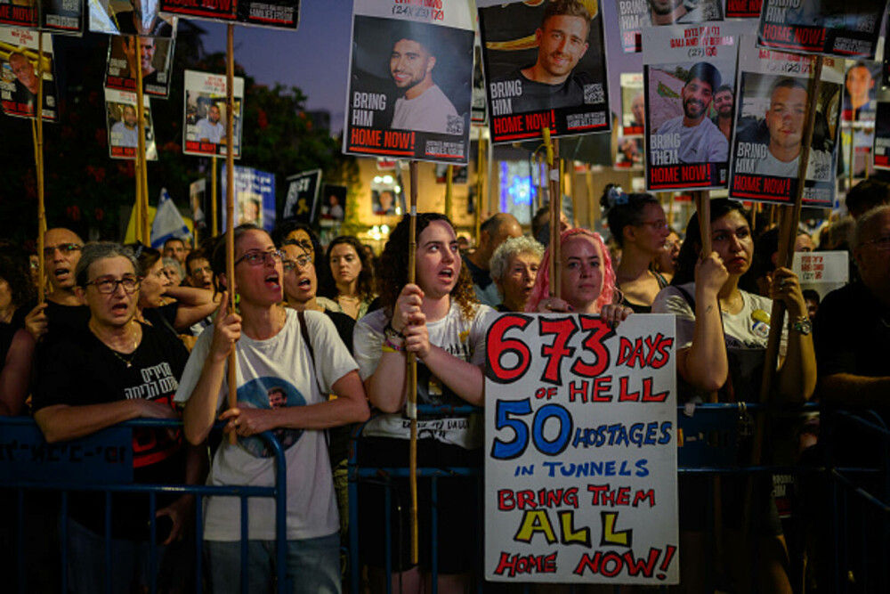 Mii de israelieni au protestat față de ofensiva din Gaza, după decizia guvernului Netanyahu de a ocupa orașul - Imaginea 11