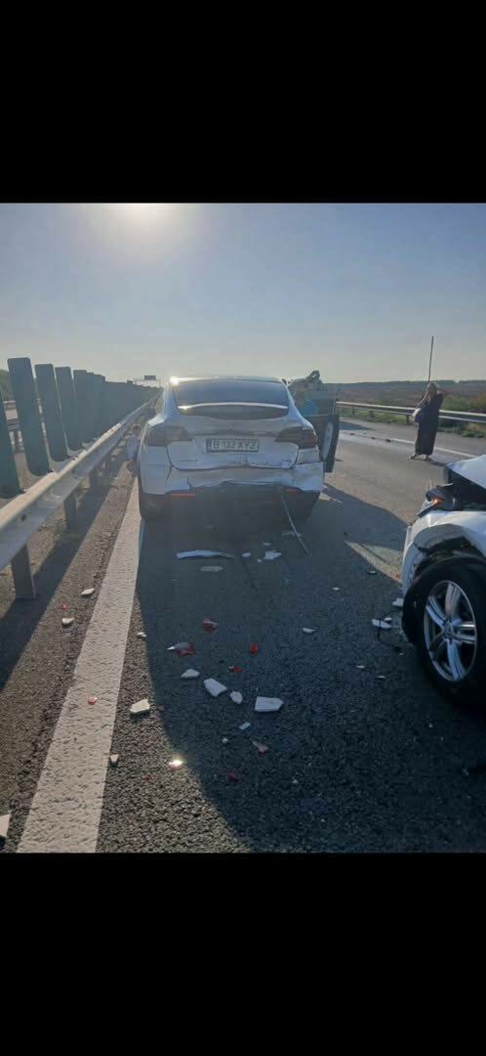 Carambol cu șapte mașini pe A2. Două persoane au fost rănite. FOTO - Imaginea 2