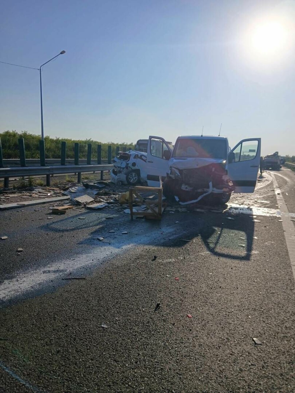 Carambol cu șapte mașini pe A2. Două persoane au fost rănite. FOTO - Imaginea 3
