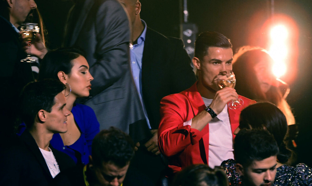 Cristiano Ronaldo a cerut-o în căsătorie pe partenera sa, Georgina Rodríguez. Cum arată inelul de logodnă. FOTO - Imaginea 14