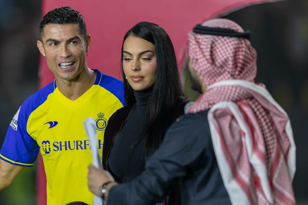 Cristiano Ronaldo a cerut-o în căsătorie pe partenera sa, Georgina Rodríguez. Cum arată inelul de logodnă. FOTO - Imaginea 18