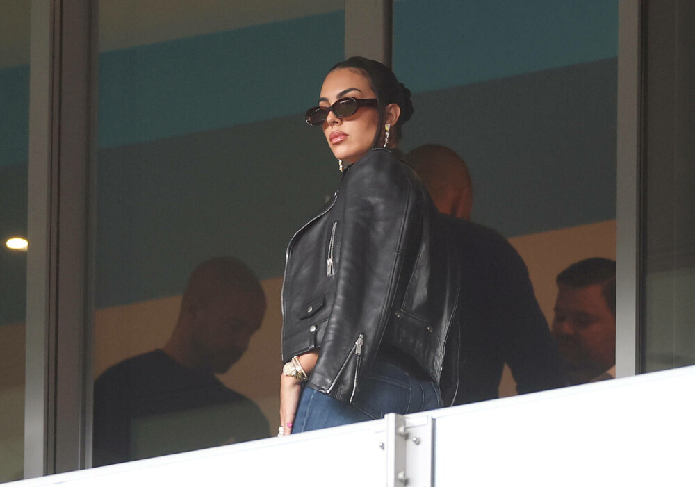 Cristiano Ronaldo a cerut-o în căsătorie pe partenera sa, Georgina Rodríguez. Cum arată inelul de logodnă. FOTO - Imaginea 19