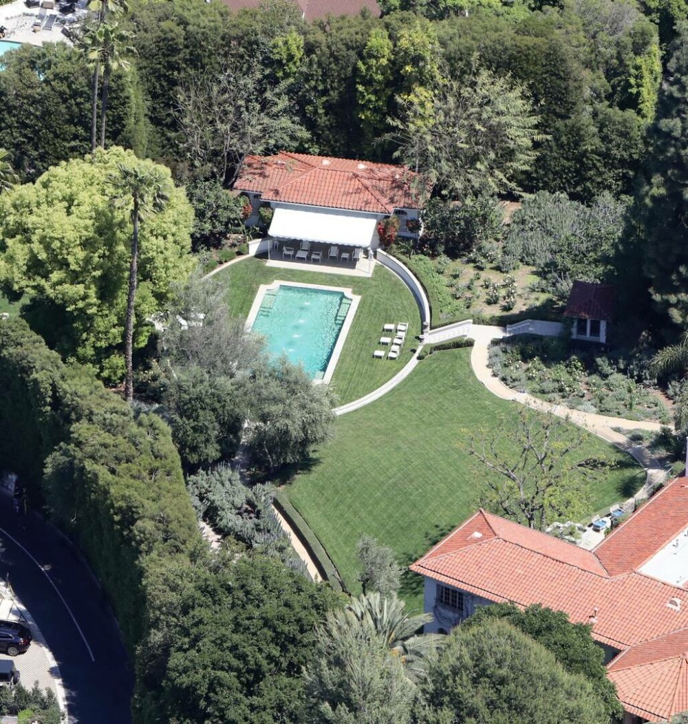 Angelina Jolie vrea să-și vândă reședința istorică din Los Angeles. Unde intenționează să se mute. FOTO - Imaginea 14