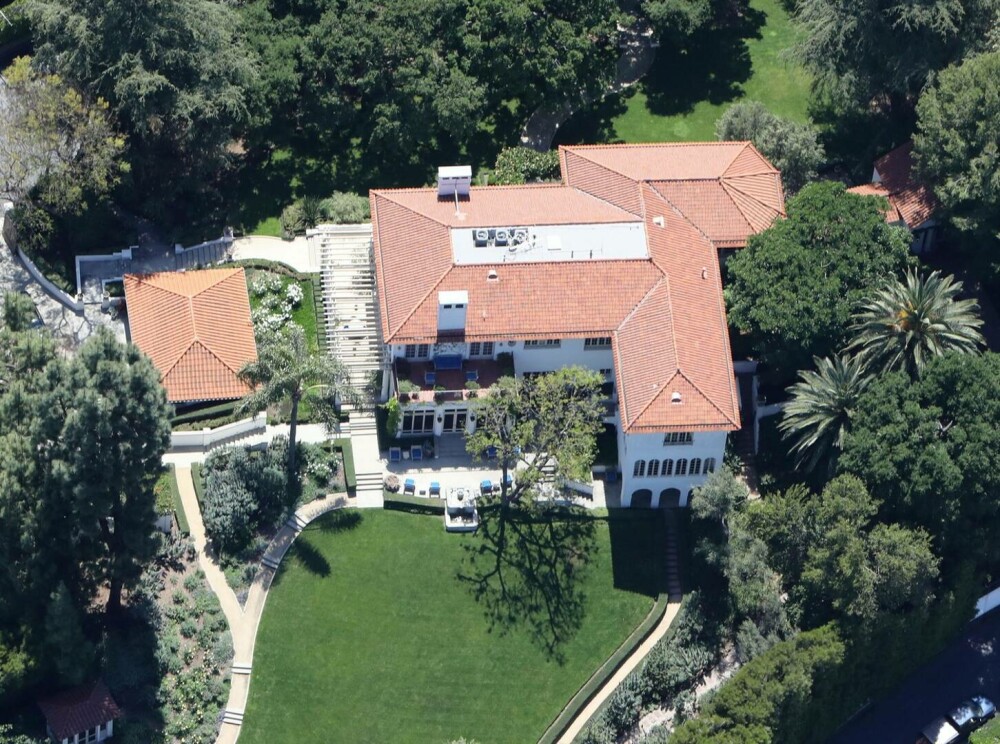 Angelina Jolie vrea să-și vândă reședința istorică din Los Angeles. Unde intenționează să se mute. FOTO - Imaginea 16