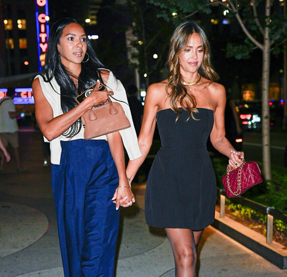 Jessica Alba a întors toate privirile la New York. Cum a fost surprinsă după vacanța din Miami. GALERIE FOTO - Imaginea 4