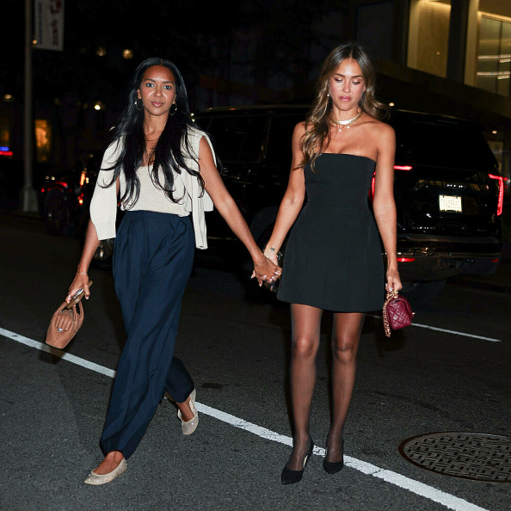 Jessica Alba a întors toate privirile la New York. Cum a fost surprinsă după vacanța din Miami. GALERIE FOTO - Imaginea 23