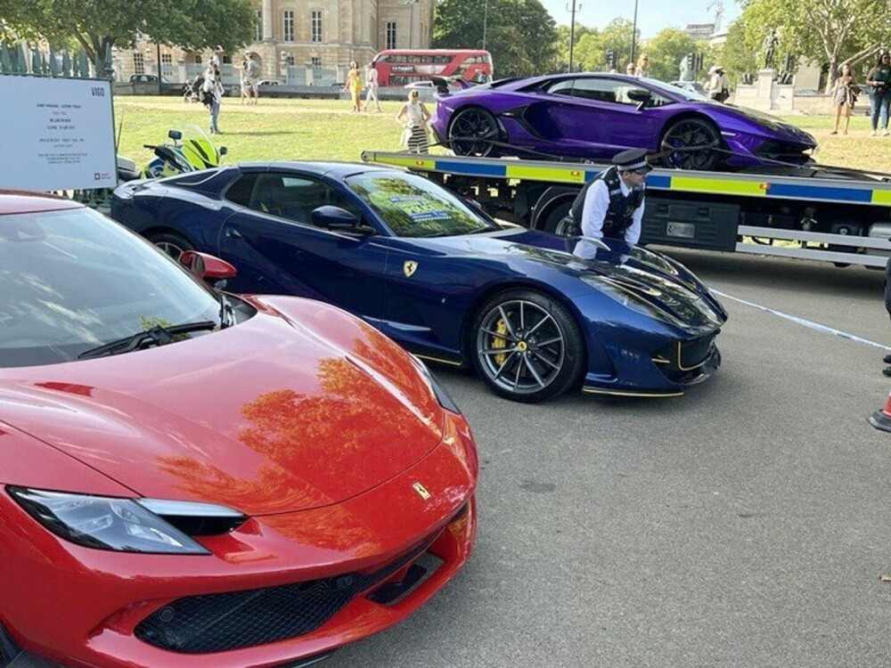 Poliția londoneză a confiscat 72 de mașini de lux, după ce a primit plângeri de la locuitori. FOTO - Imaginea 3