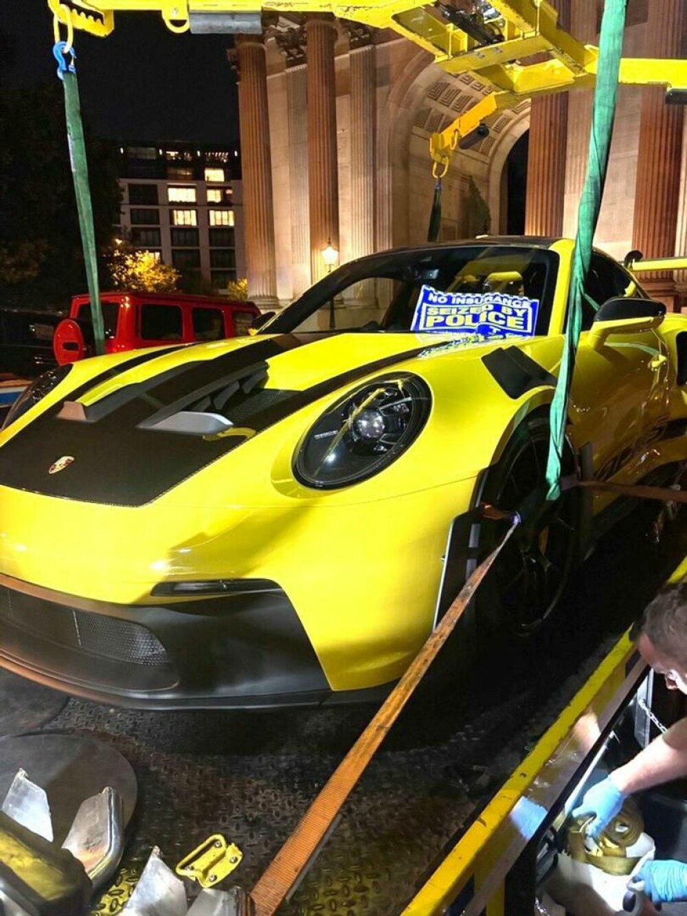 Poliția londoneză a confiscat 72 de mașini de lux, după ce a primit plângeri de la locuitori. FOTO - Imaginea 4